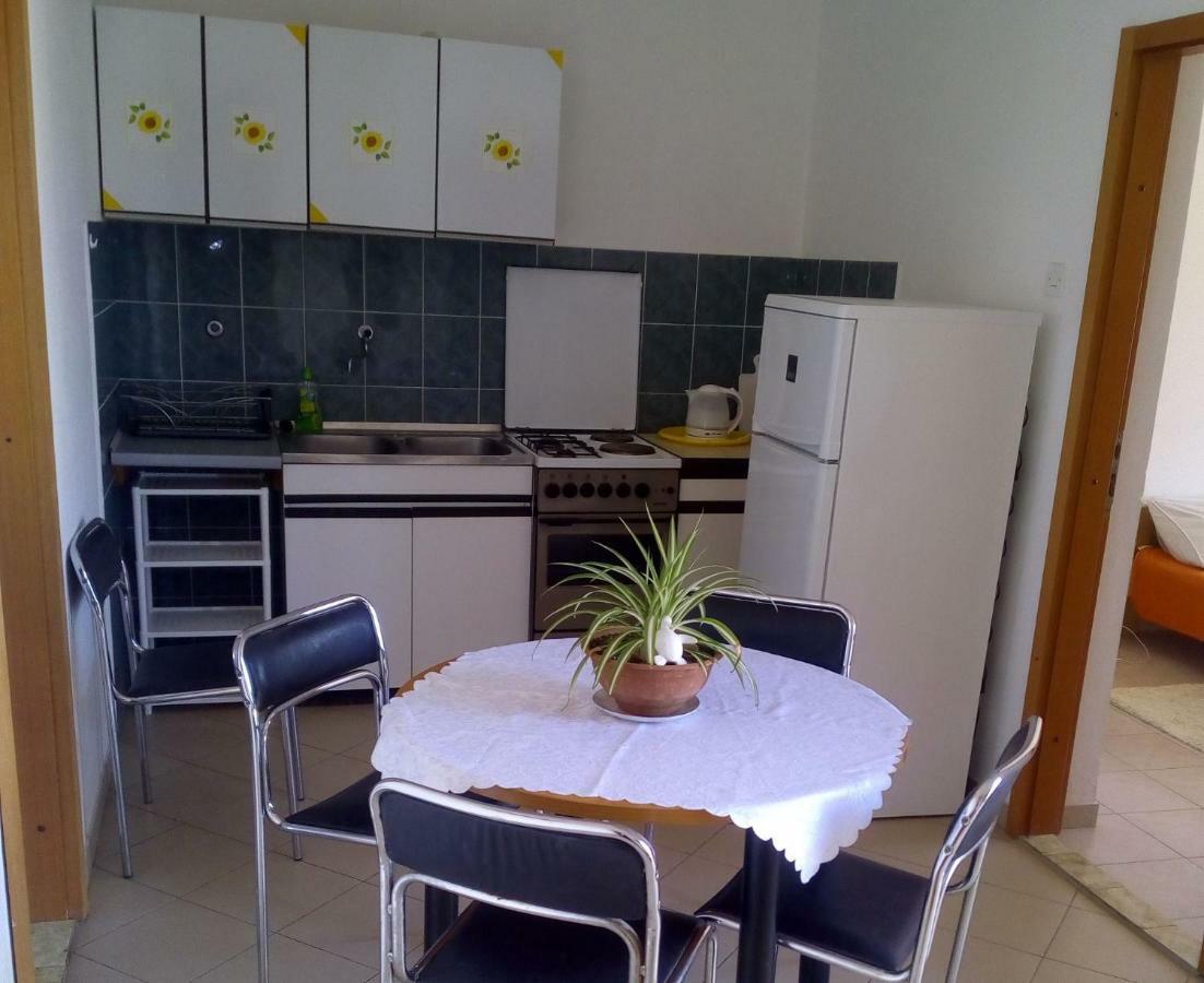 Apartments Luce-With Parking Nin Bagian luar foto